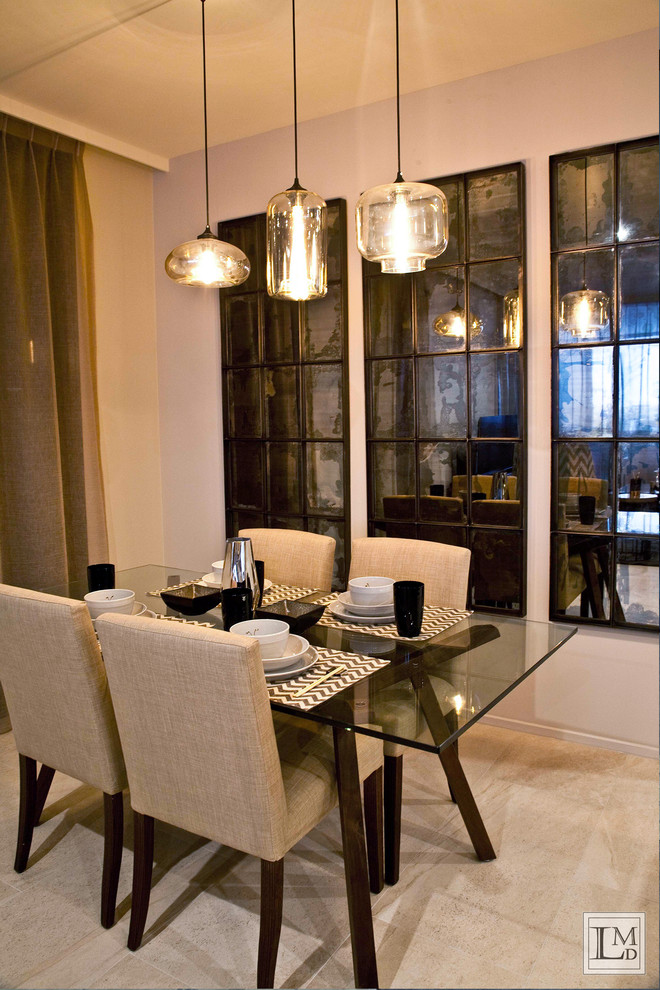 Idee per una sala da pranzo aperta verso la cucina minimalista di medie dimensioni con pareti multicolore e pavimento in gres porcellanato
