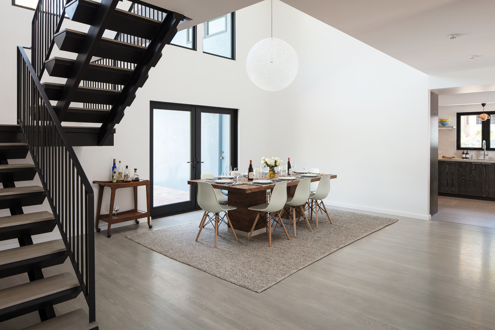 Dining room - contemporary dining room idea in Los Angeles