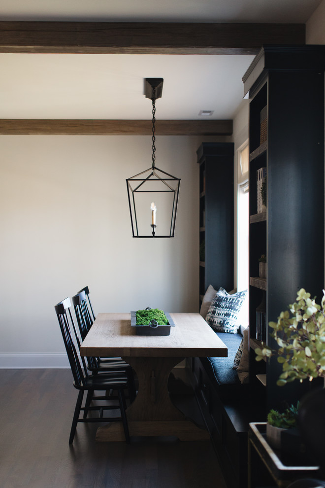 Example of a country dining room design in Chicago