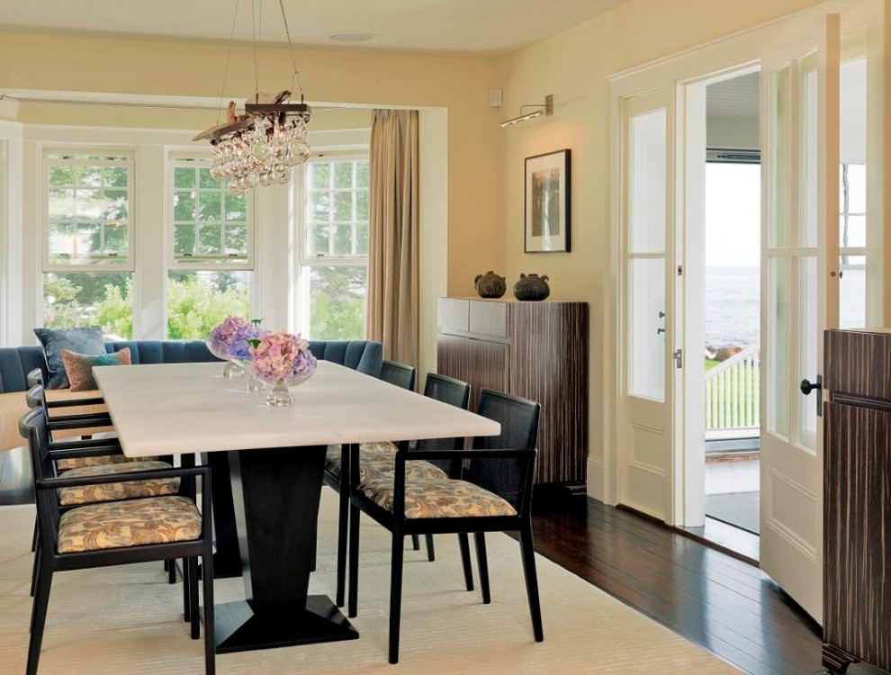 Example of a minimalist dining room design in Boston