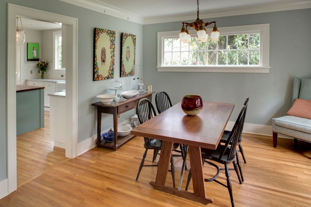 Kitchen/dining room combo - mid-sized traditional medium tone wood floor kitchen/dining room combo idea in Portland with gray walls and no fireplace
