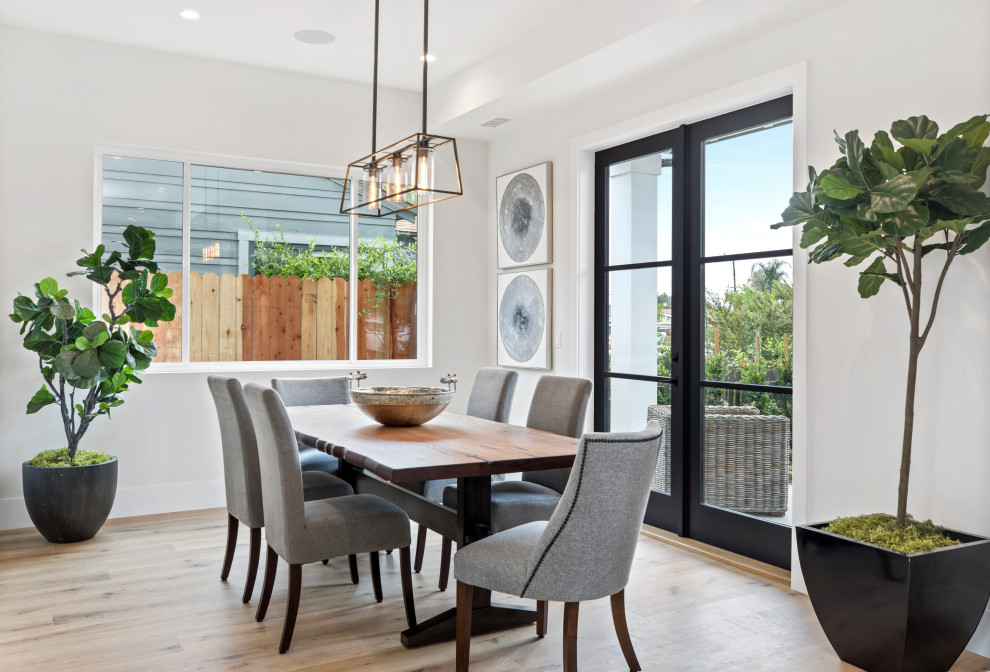 This is an example of a beach style dining room in Orange County.