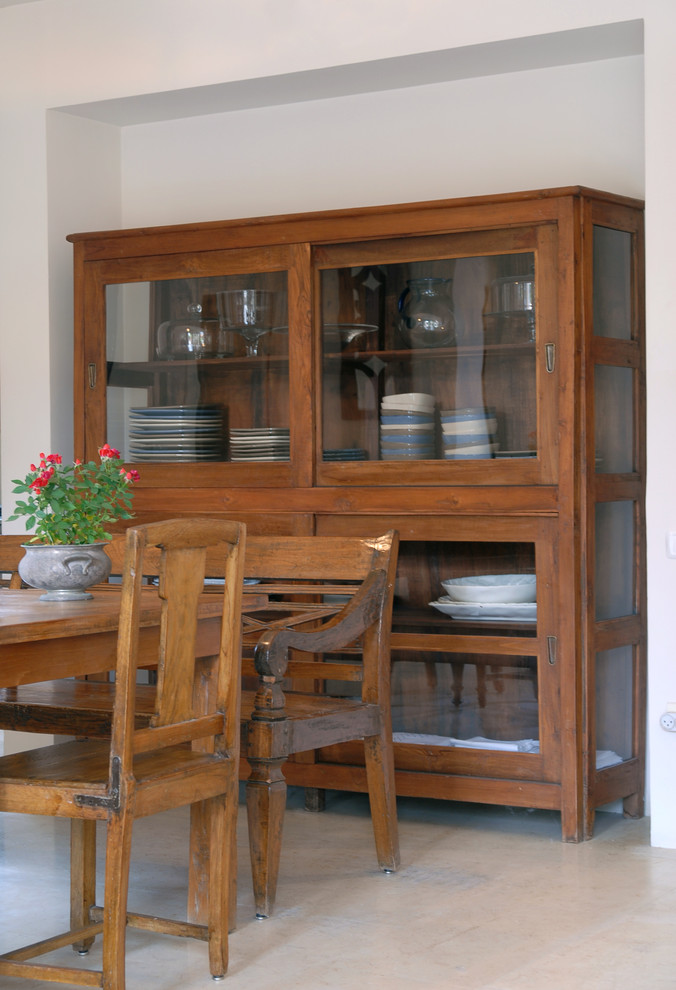 Foto di una sala da pranzo rustica con pareti bianche