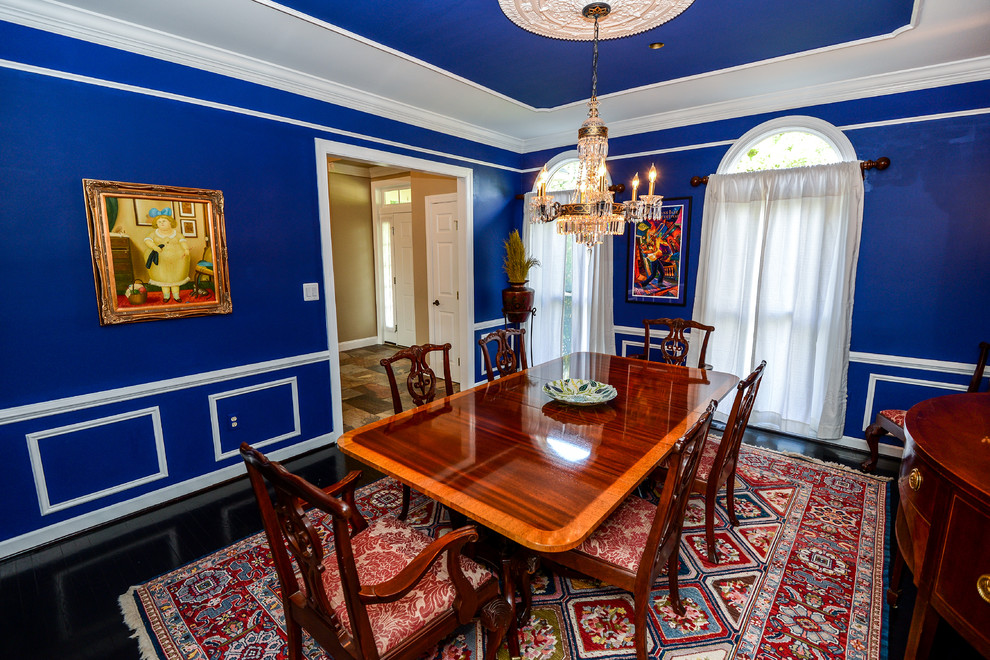 Traditional dining room in Baltimore.