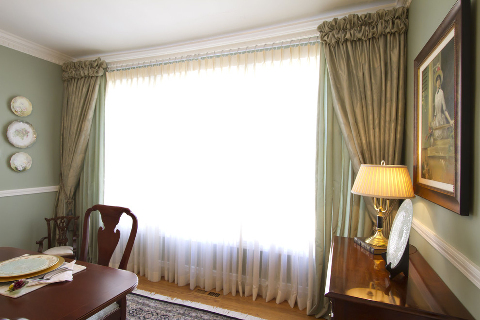 Elegant Dining Room Traditional Dining Room Chicago by