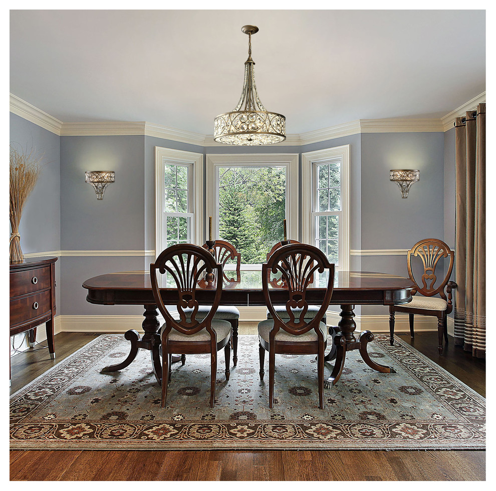 Inspiration for a timeless dining room remodel in Chicago