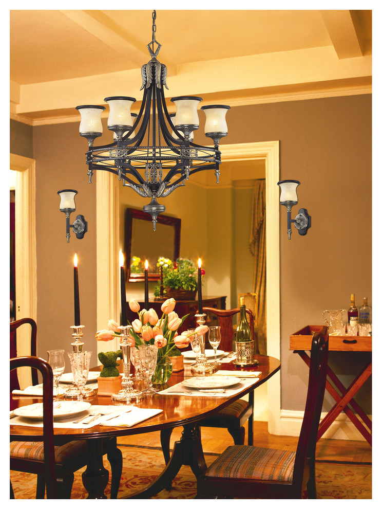 Dining room - traditional dining room idea in Chicago