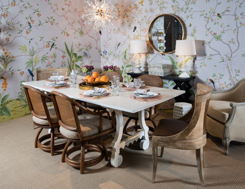 Idee per una grande sala da pranzo aperta verso la cucina classica con pareti bianche, moquette, pavimento beige e carta da parati