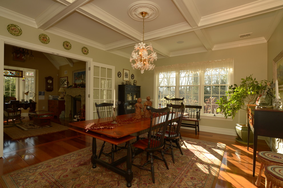 English Cottage Traditional Dining Room New York by Lotano