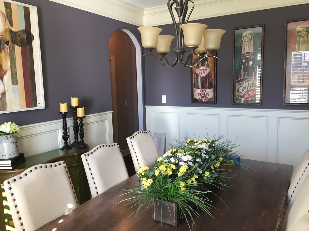 Mittelgroße Klassische Wohnküche mit lila Wandfarbe in Nashville