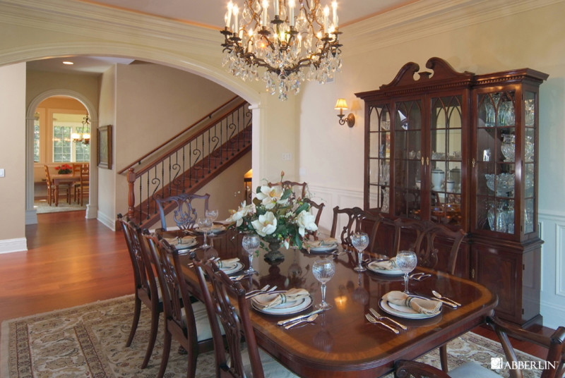 Traditional dining room in Chicago.