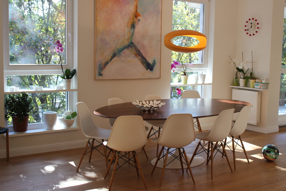 Photo of a contemporary dining room in New York.