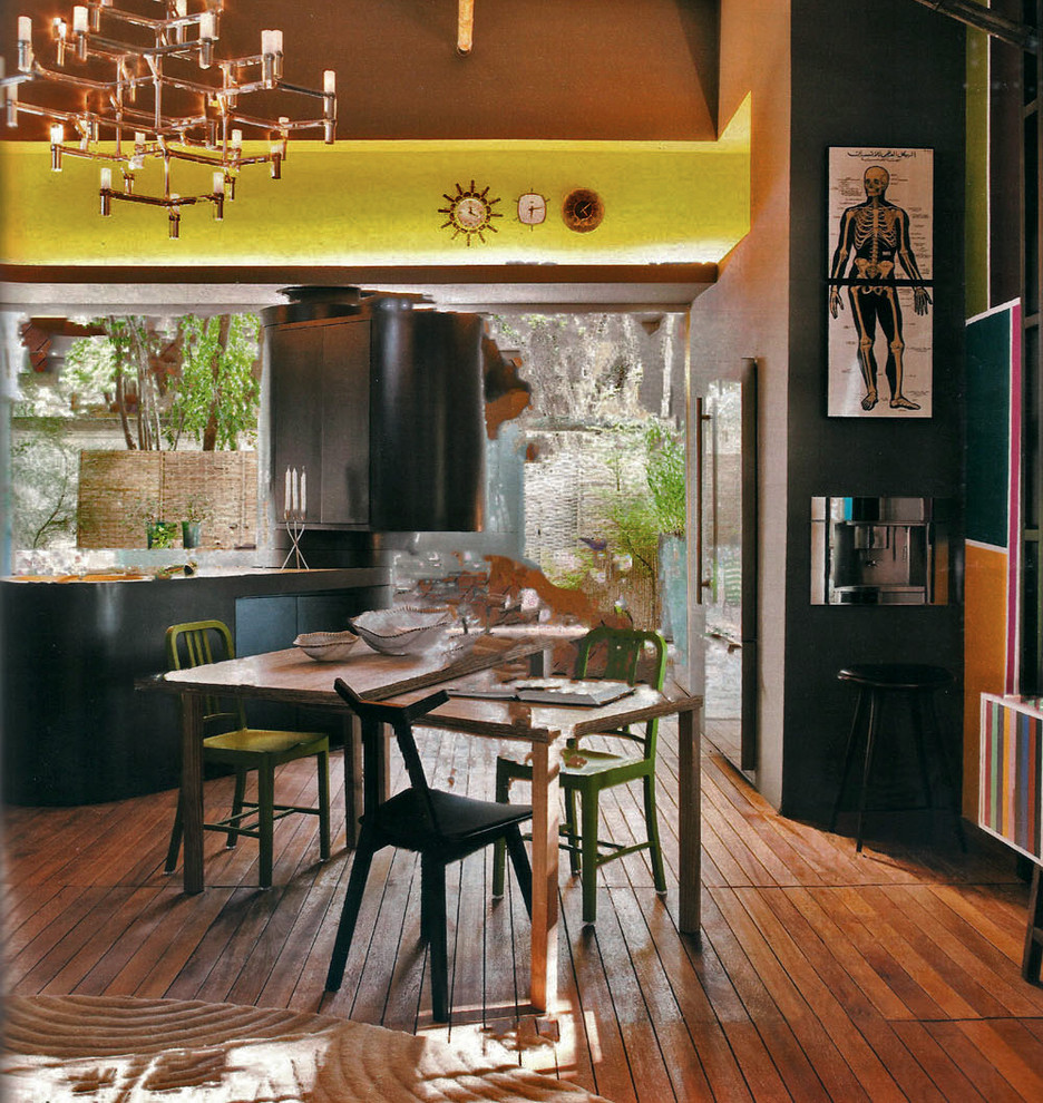Идея дизайна: кухня-столовая в стиле модернизм с темным паркетным полом