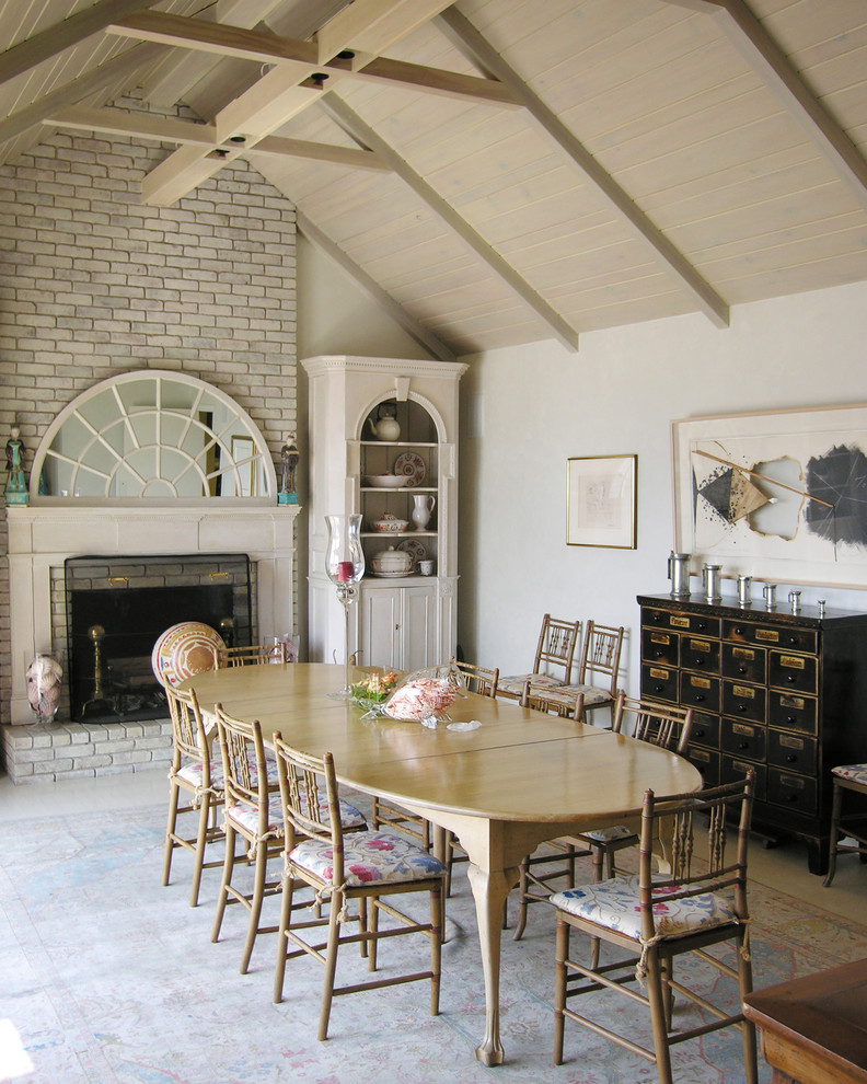 На фото: большая отдельная столовая в стиле шебби-шик с бежевыми стенами, полом из керамической плитки, стандартным камином и фасадом камина из кирпича с