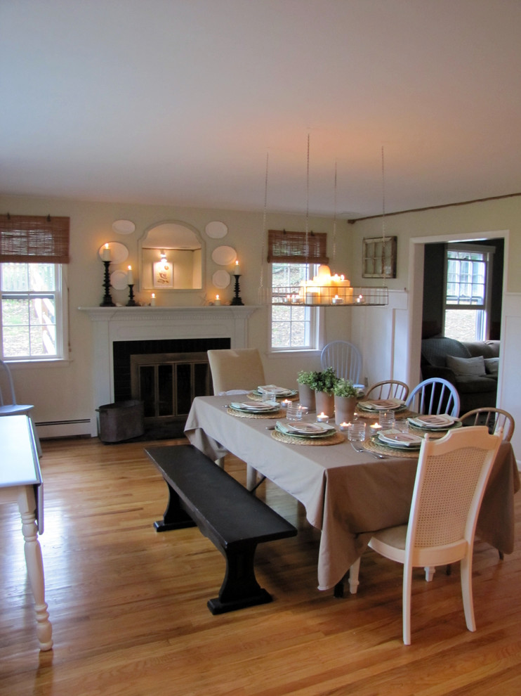 This is an example of a country dining room in Philadelphia.