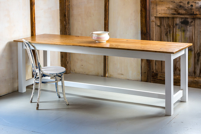 Narrow online harvest table