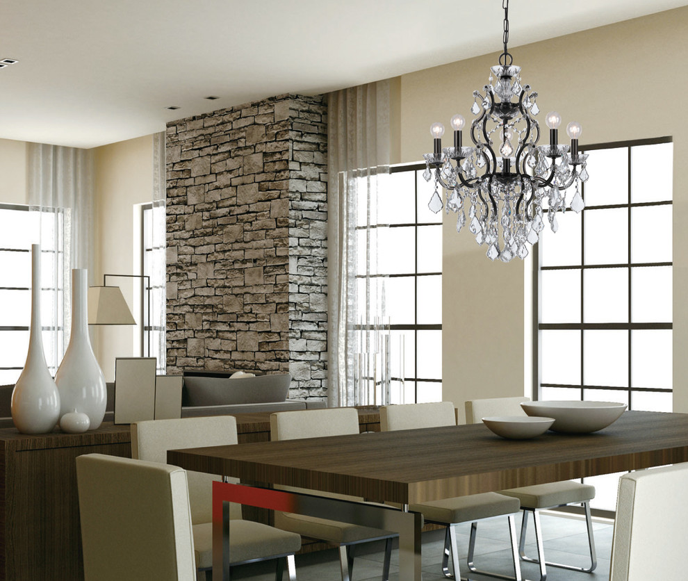 Источник вдохновения для домашнего уюта: гостиная-столовая среднего размера в стиле неоклассика (современная классика) с белыми стенами, полом из керамической плитки, стандартным камином и фасадом камина из камня