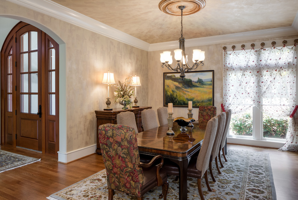 Inspiration for a craftsman dining room remodel in Raleigh