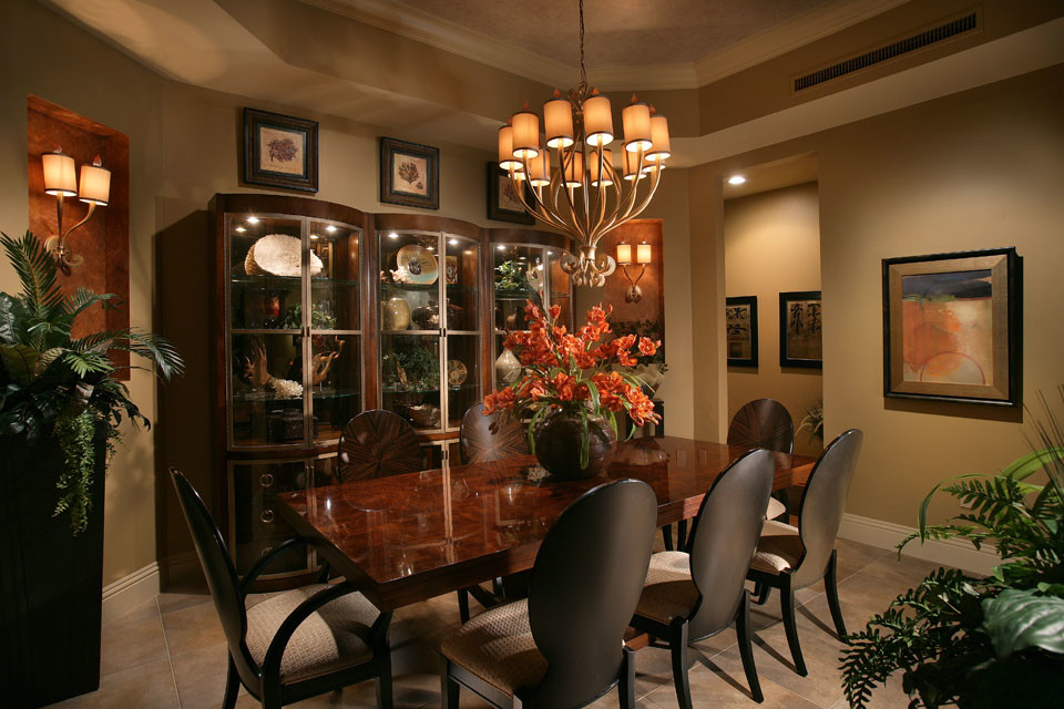 Example of a classic dining room design in Miami