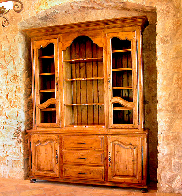 French provincial china hutch Klassisch Esszimmer von The French