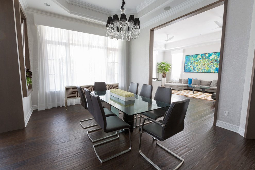 Inspiration for a modern dining room in Miami.