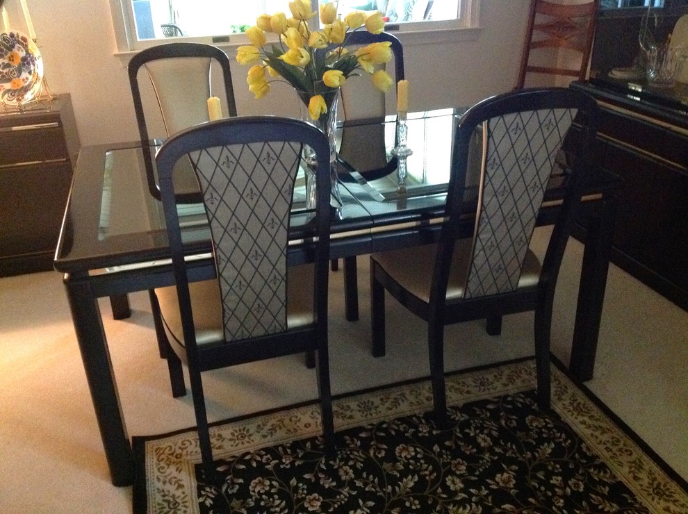 Dining room - traditional dining room idea in DC Metro