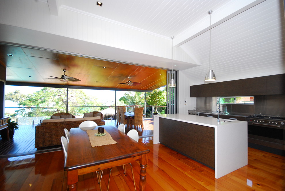 Inspiration for a contemporary dining room remodel in Brisbane
