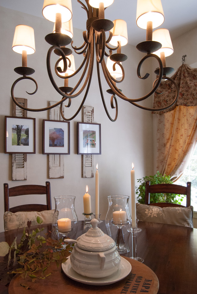 Example of a country dining room design in Cincinnati