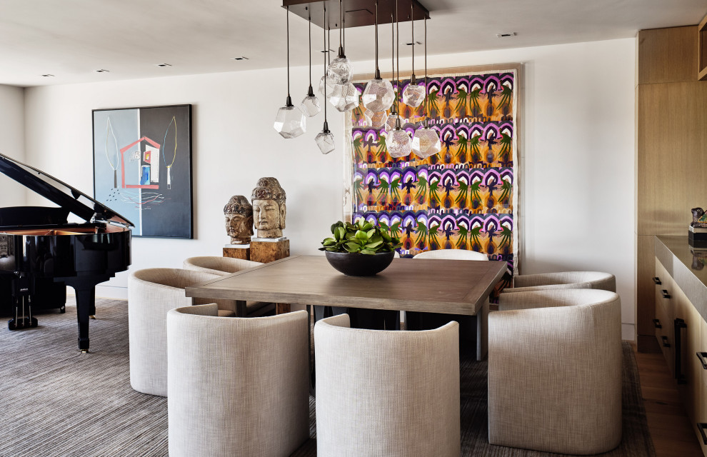 Idée de décoration pour une salle à manger ouverte sur le salon design avec un mur blanc, moquette, aucune cheminée et un sol multicolore.