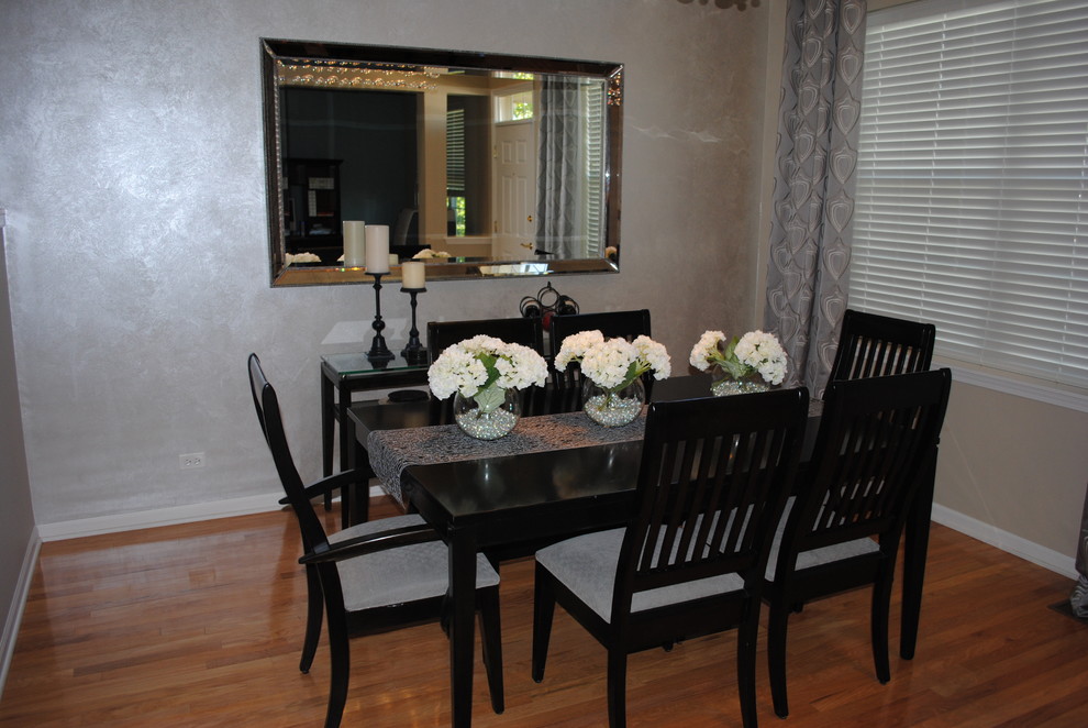 Design ideas for a modern dining room in Orange County.