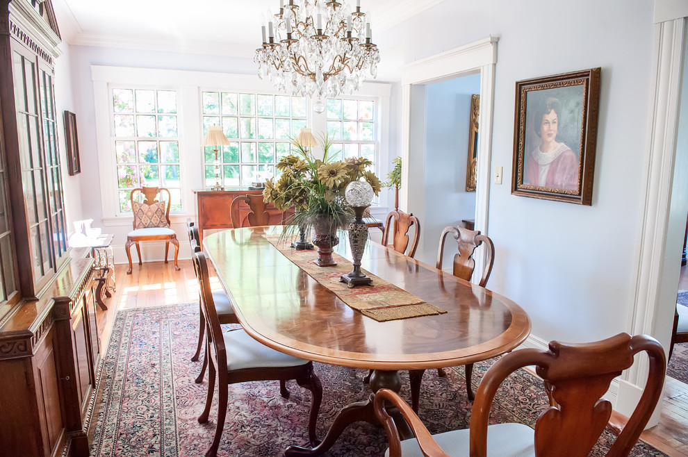 Dining room - traditional dining room idea in Cleveland