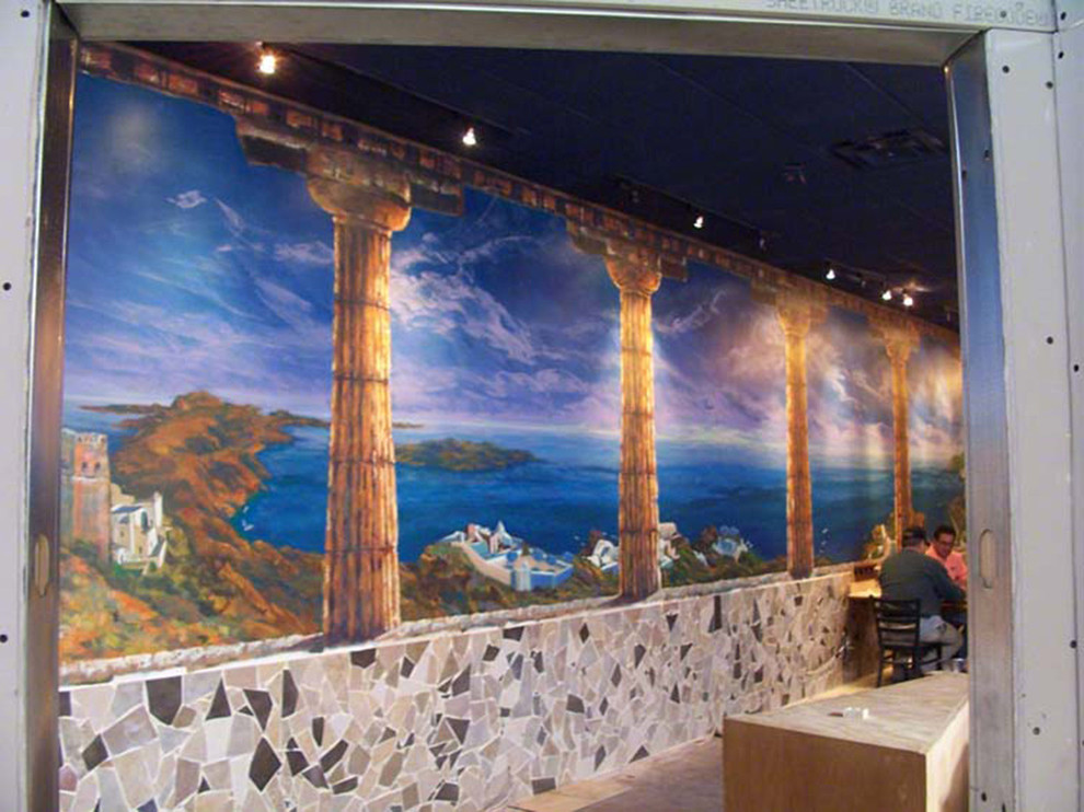 Immagine di una grande sala da pranzo aperta verso il soggiorno con pareti multicolore, pavimento con piastrelle in ceramica, camino ad angolo e cornice del camino in mattoni