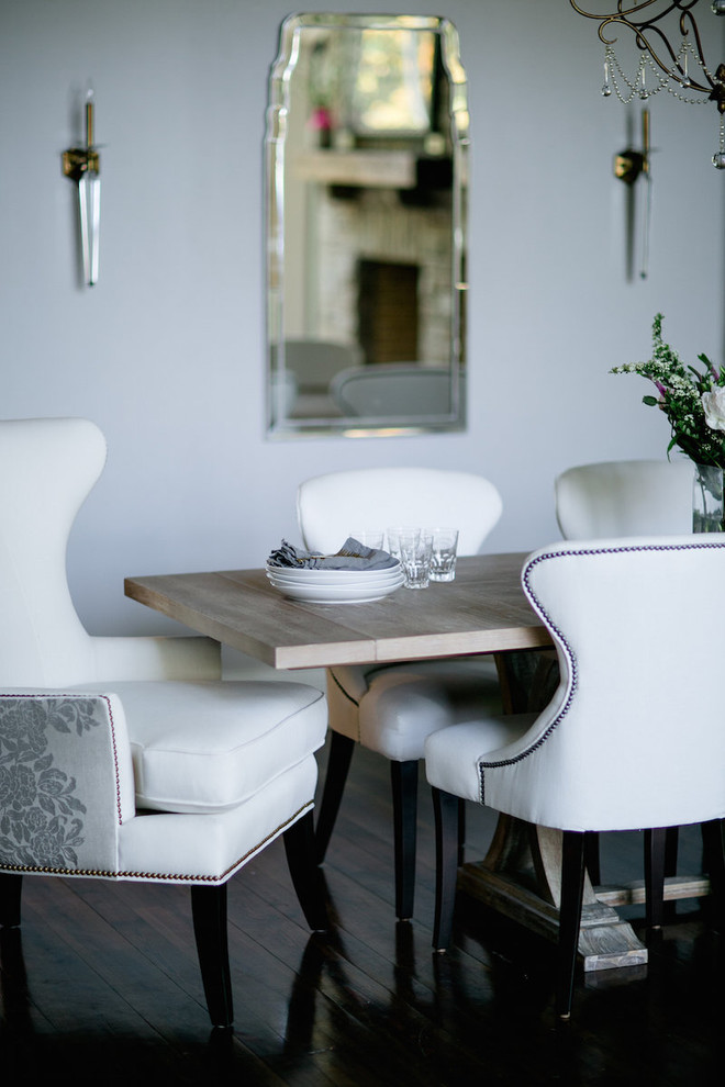 Свежая идея для дизайна: столовая в современном стиле с серыми стенами - отличное фото интерьера