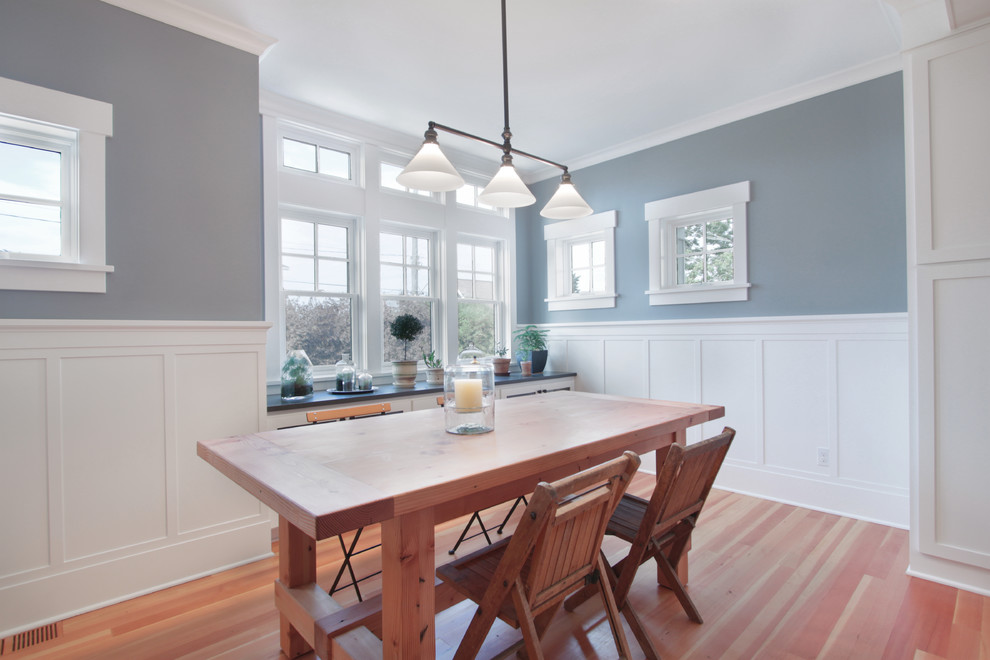 Mid-sized arts and crafts medium tone wood floor and brown floor kitchen/dining room combo photo in Seattle with gray walls and no fireplace