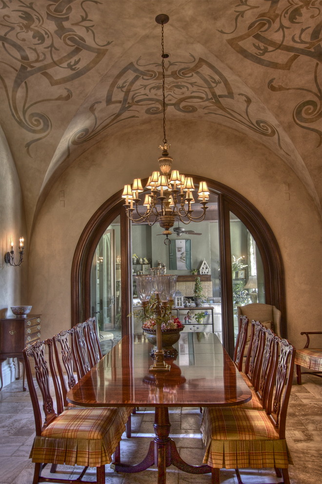 This is an example of a classic dining room in Austin.
