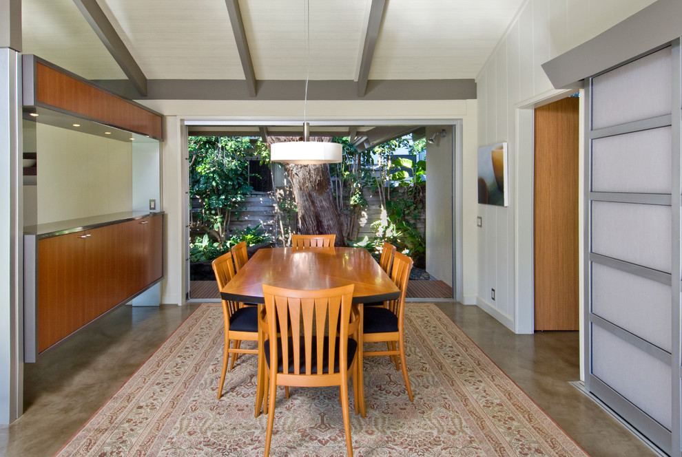 Design ideas for a modern dining room in Hawaii.