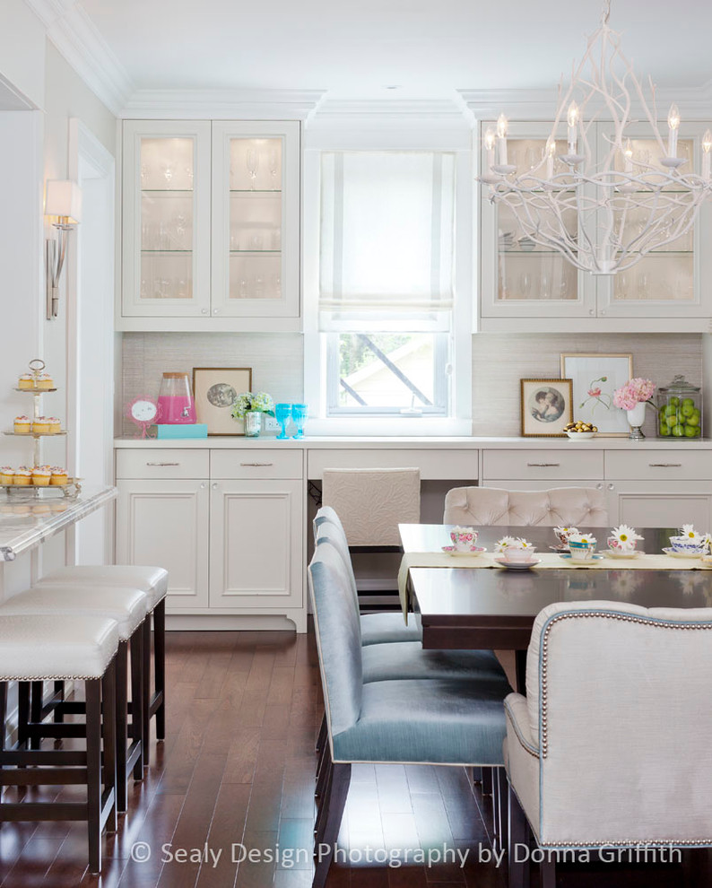Example of a transitional dining room design in Toronto