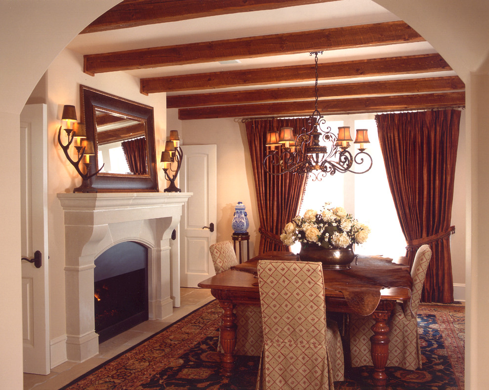 Idées déco pour une salle à manger classique fermée et de taille moyenne avec un mur beige, un sol en carrelage de céramique, une cheminée standard, un manteau de cheminée en plâtre et un sol beige.