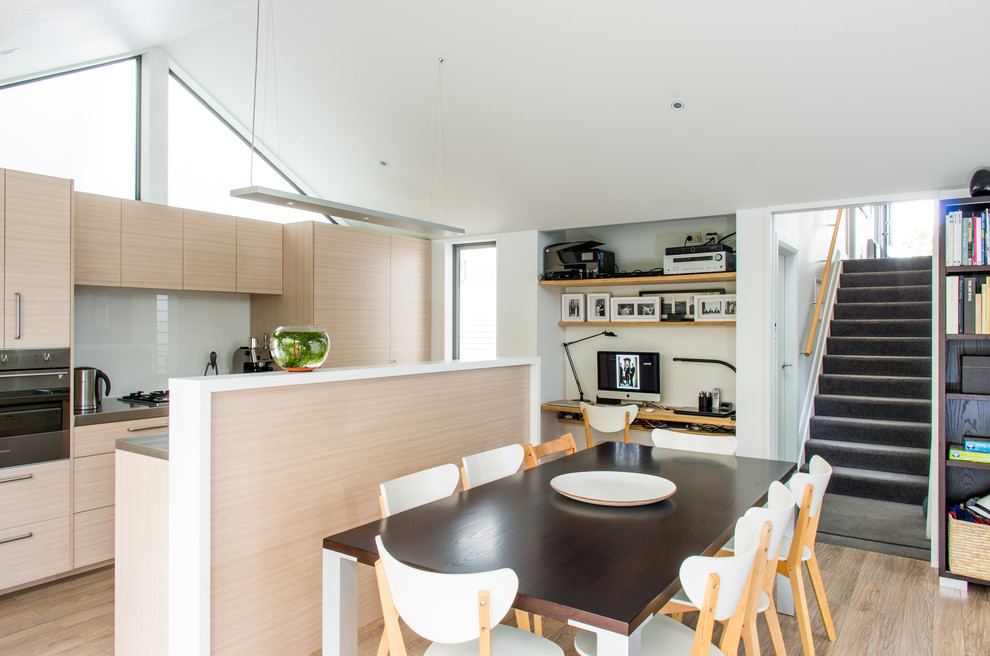 This is an example of a contemporary dining room in Auckland.