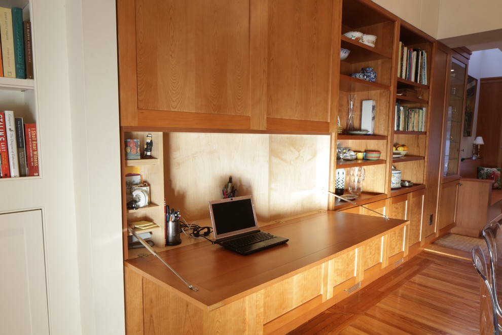 Источник вдохновения для домашнего уюта: кабинет среднего размера в современном стиле