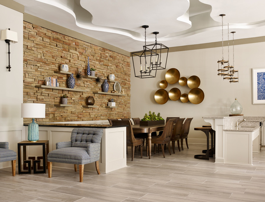 На фото: огромная гостиная-столовая в стиле модернизм с серыми стенами и полом из керамической плитки без камина