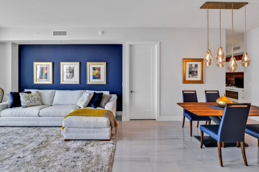 На фото: гостиная-столовая среднего размера в современном стиле с синими стенами, полом из керамогранита и белым полом