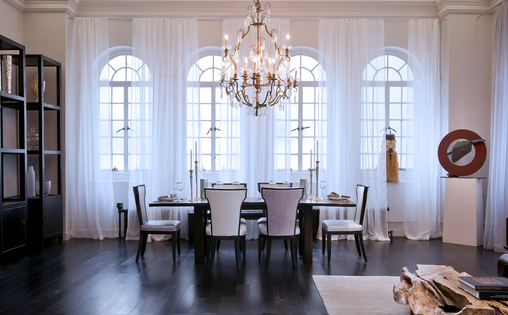 Esempio di una sala da pranzo contemporanea con pareti bianche e parquet scuro
