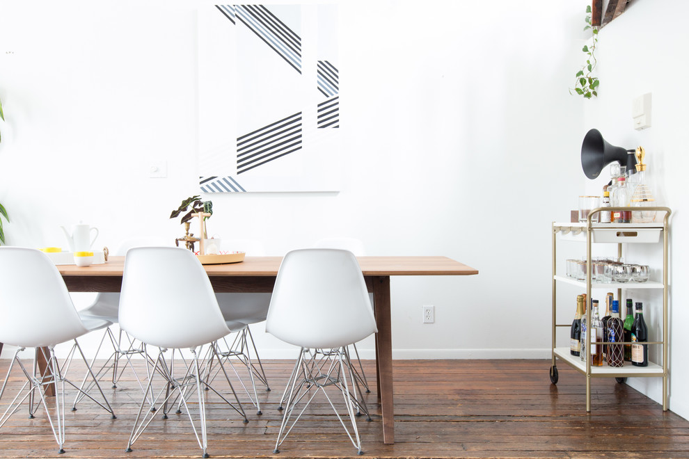 Idéer för en minimalistisk matplats, med vita väggar och mellanmörkt trägolv