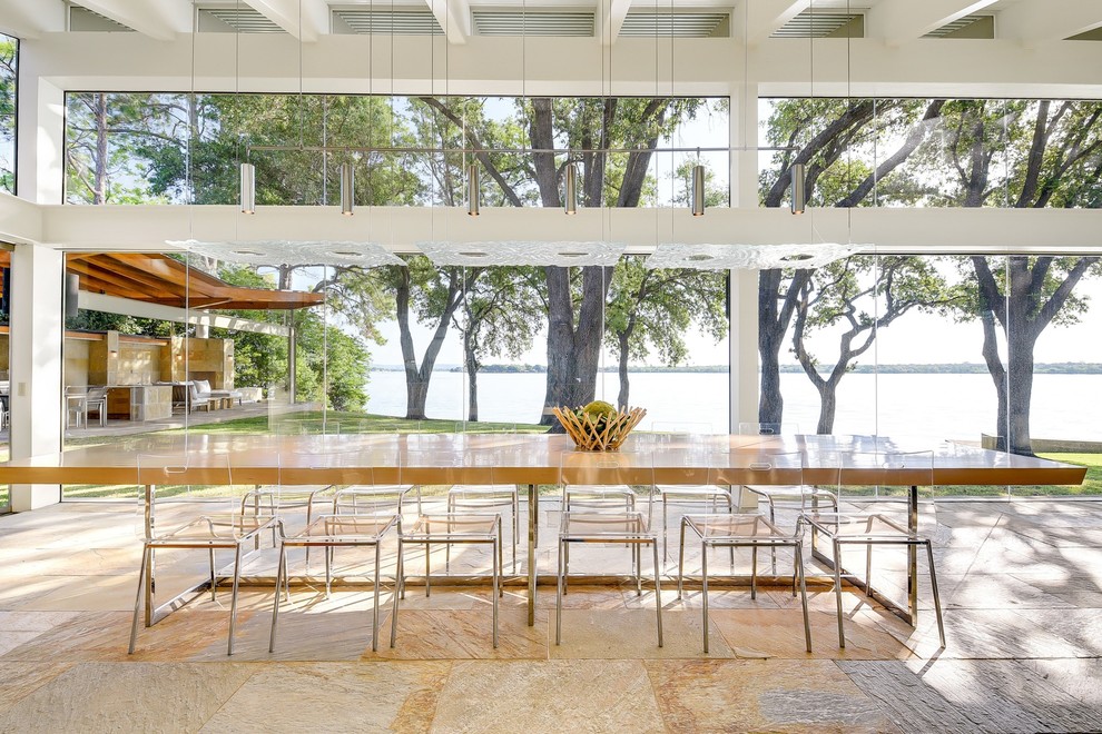 Idee per una grande sala da pranzo aperta verso il soggiorno minimalista con pavimento in ardesia e pavimento multicolore