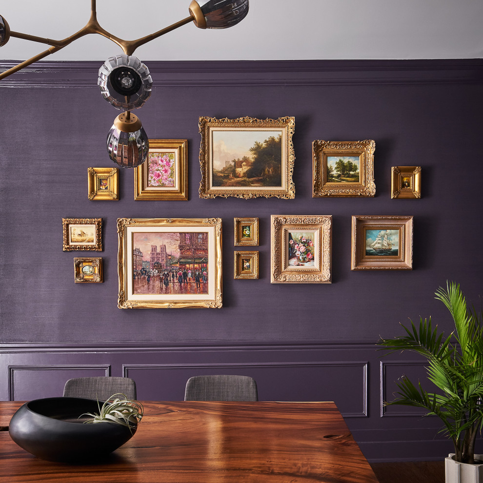 Стильный дизайн: отдельная столовая в современном стиле с фиолетовыми стенами - последний тренд