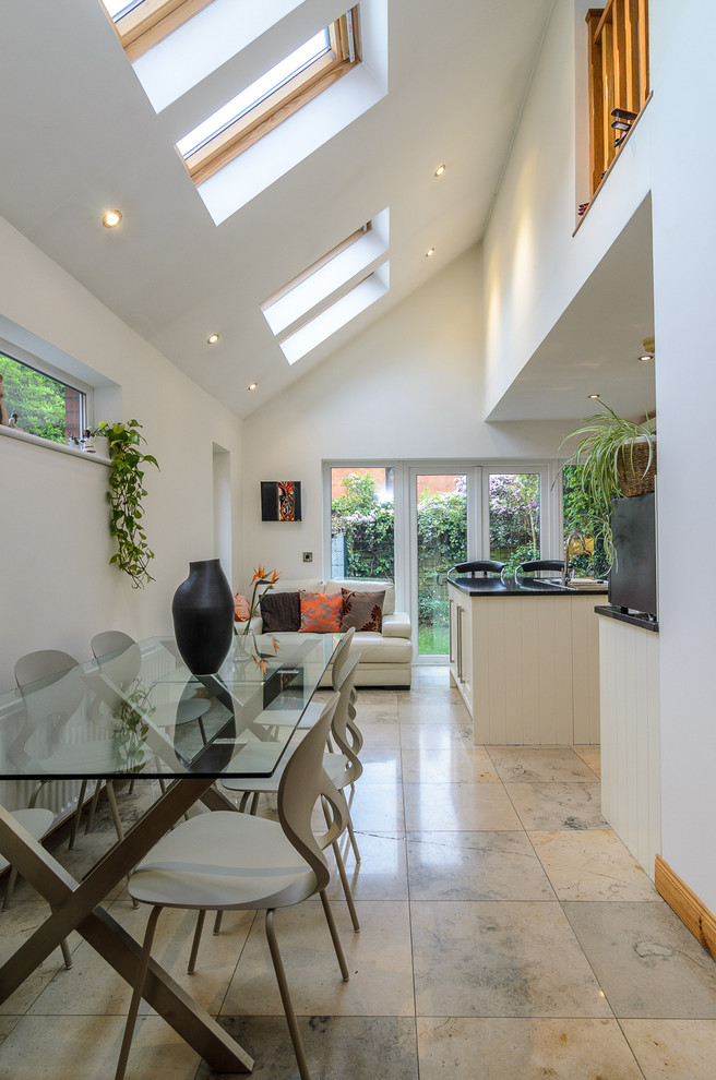 This is an example of a dining room in Belfast.