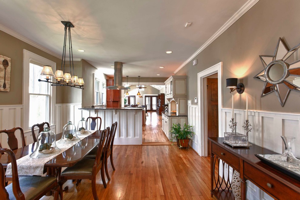 Dining room - traditional dining room idea in Raleigh