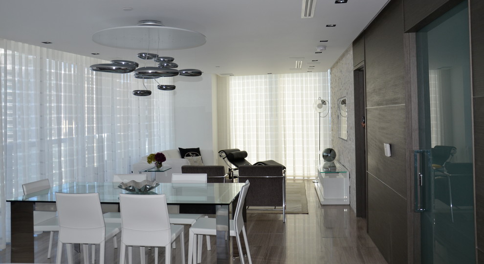 Dining room - modern dining room idea in Miami