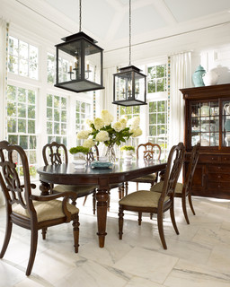 In Atlanta Homes with Thomasville Furniture - Klassisch - Esszimmer